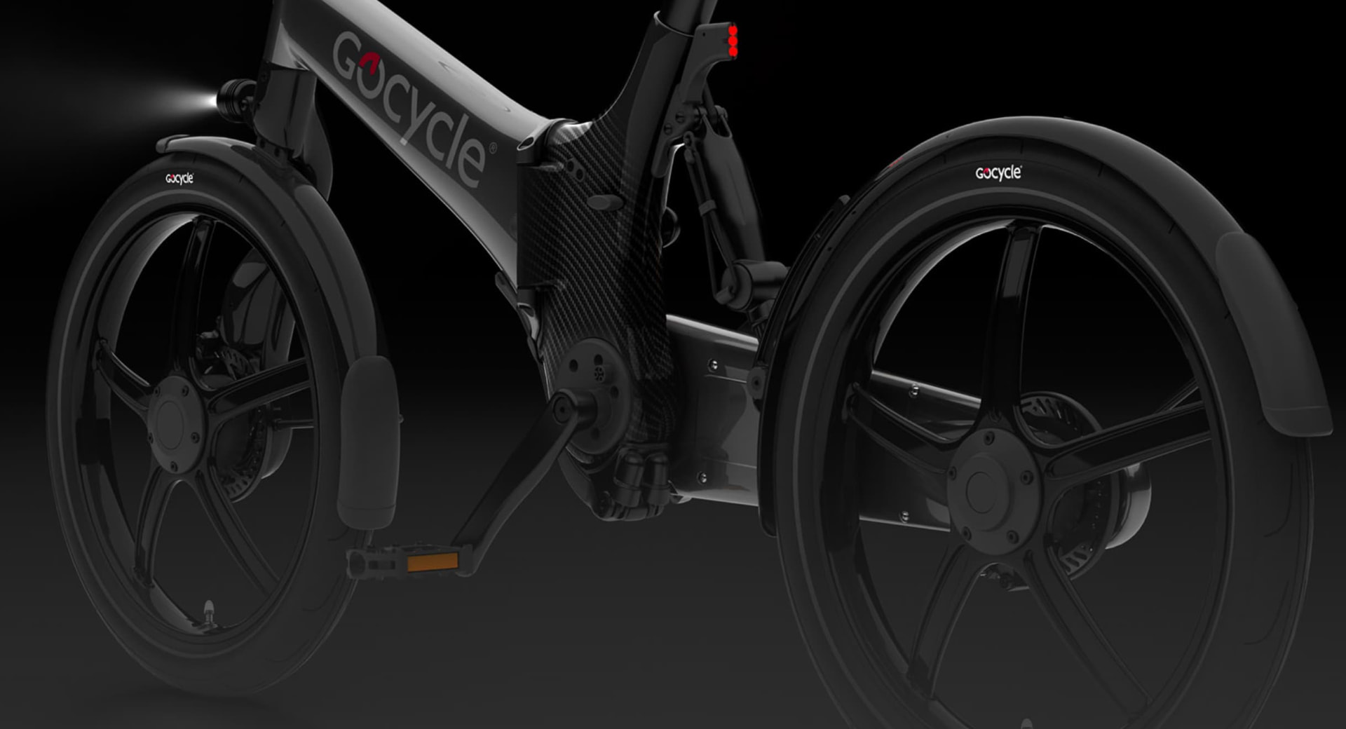 Gocycle G4i noir — détail du cadre carbone, du feu arrière et des roues, sur fond noir